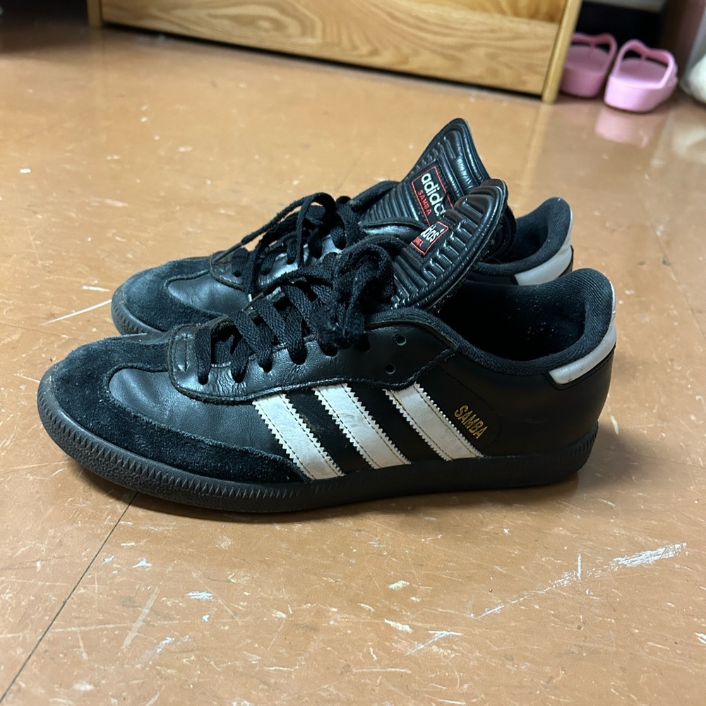 Adidas sambas men’s 7 women’s 8.5 black and white